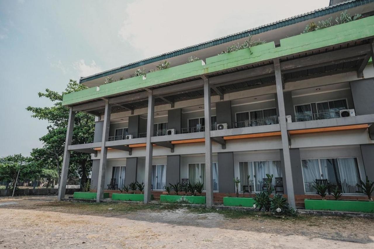 Reddoorz Plus Near Pelabuhan Merak Cilegon Ngoại thất bức ảnh